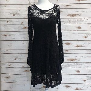 EASEL BLACK LACE DRESS LINED IN THE TORSO